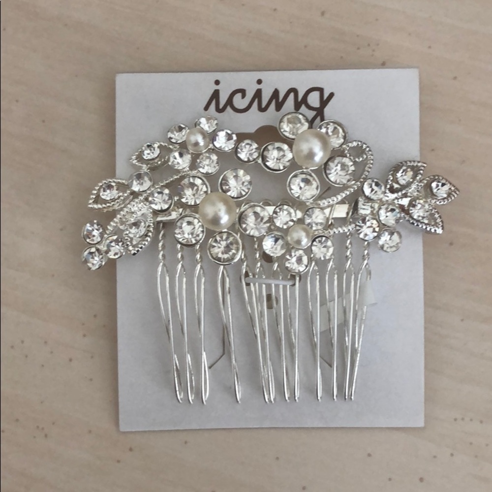 NWT Icing hair accessory